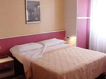 Victoria Palace 4* 라티나